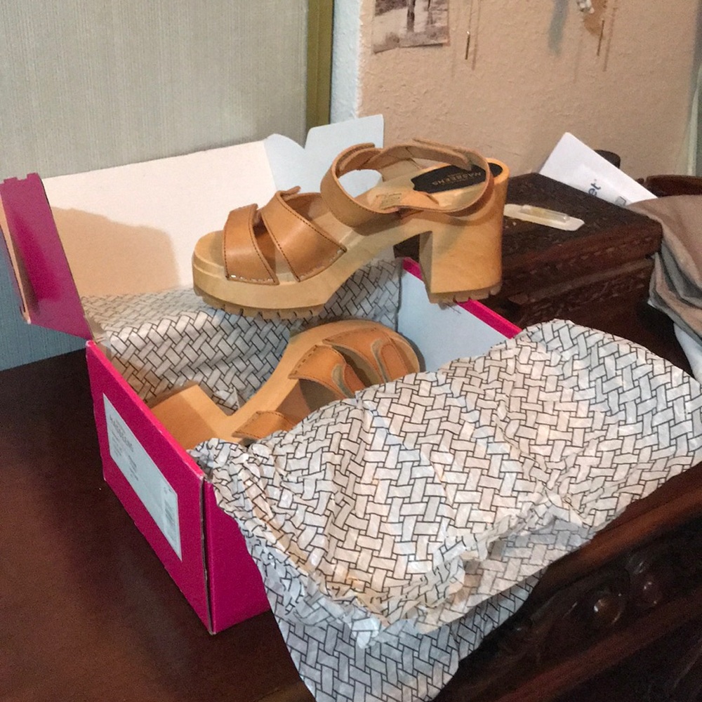 NWT Swedish Hasbeens sandals